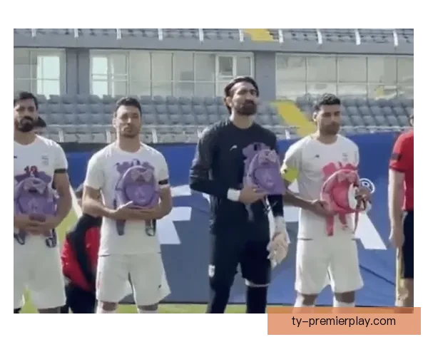 伊朗背包悼念遇难儿童全队一致